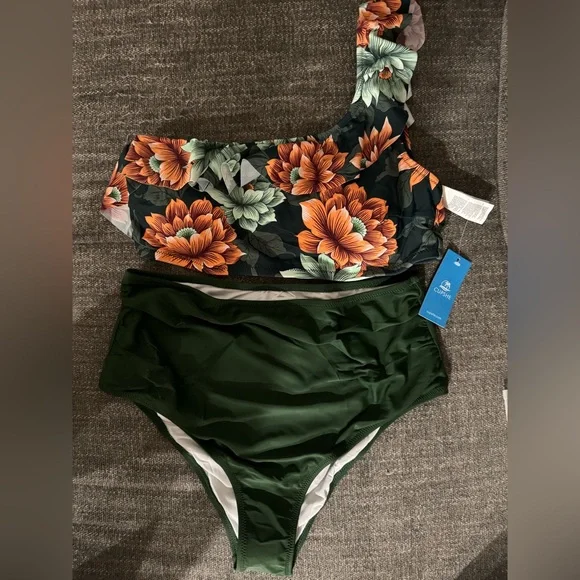 CUPSHE bathing summit NWT in package set - Picture 2 of 3